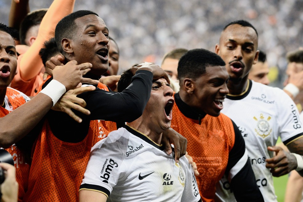 Topo 95+ imagem goleadas do santos em cima do corinthians br.thptnganamst.edu.vn