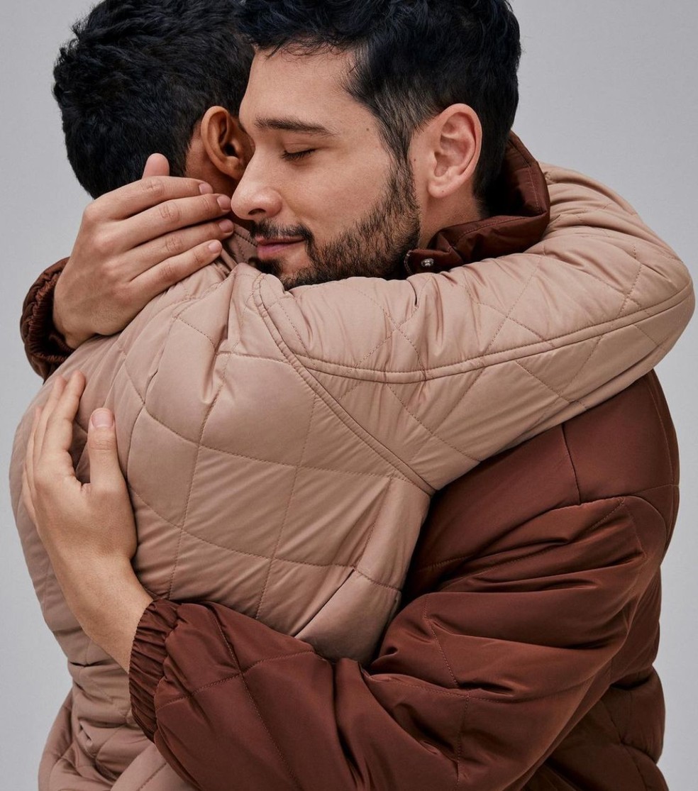 Bruno Fagundes e Igor Fernandez fazem campanha do Dia dos Namorados — Foto: Instagram/Hering