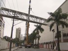 Primeira passarela aérea de Santos é içada e será inaugurada em agosto