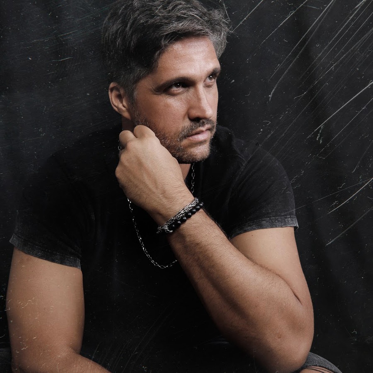 Léo Chaves redireciona carreira para o romantismo antes de gravar ao vivo o primeiro álbum solo | Blog do Mauro Ferreira