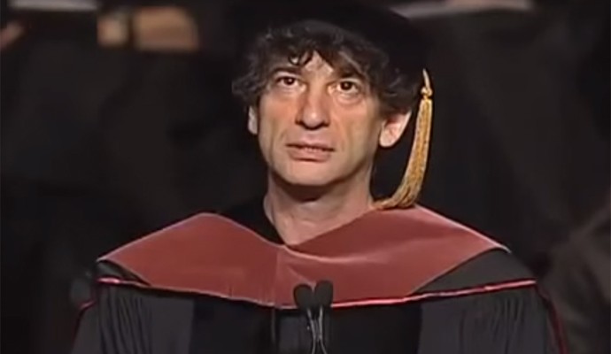 Neil Gaiman na Universidade das Artes  (Foto: Reprodução/Youtube)