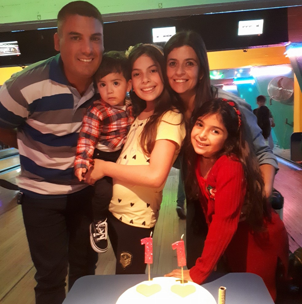 Celso Vallejos com a família — Foto: Reprodução/Facebook