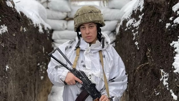 Maria está na linha de frente oriental da Ucrânia. 'Estamos firmes', diz (Foto: BBC)