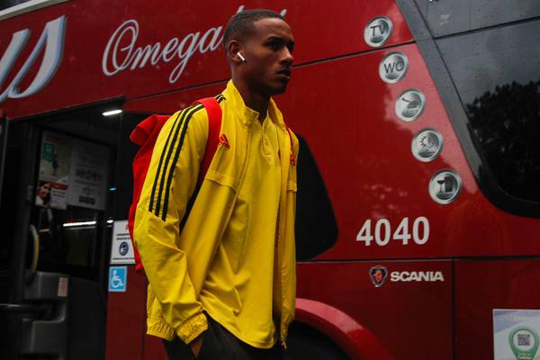 Darlan passará por cirurgia no joelho após grave lesão em estreia do Flamengo na Copinha