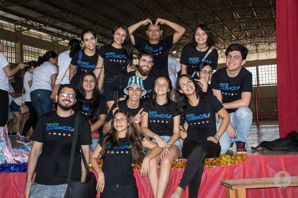 Universitários do Projeto Cosmos ensinam astronomia de graça em escolas públicas do Amazonas (Foto: Divulgação) Universitários do Projeto Cosmos ensinam astronomia de graça em escolas públicas do Amazonas (Foto: Divulgação)