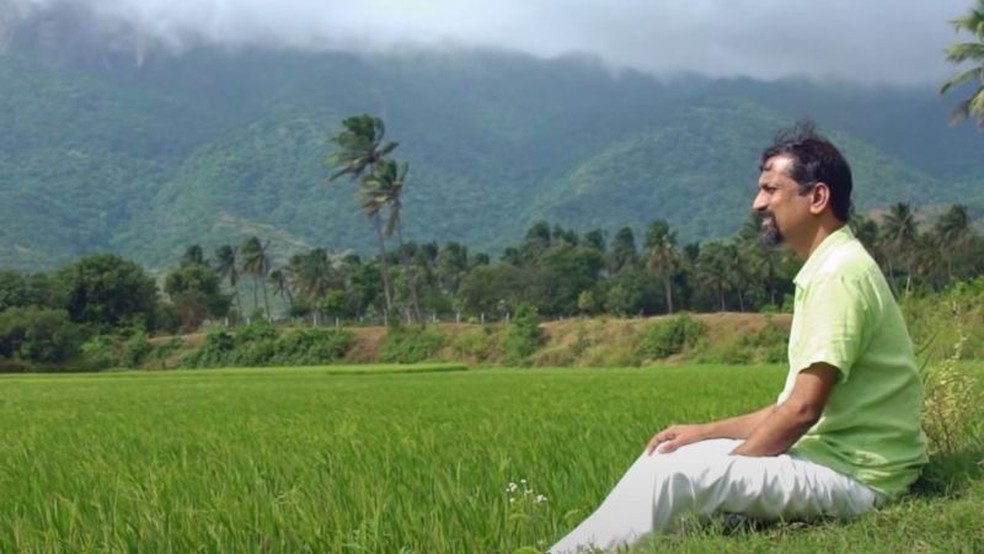Sridhar desfruta da paz e do silêncio que a aldeia oferece — Foto: ZOHO CORP para BBC