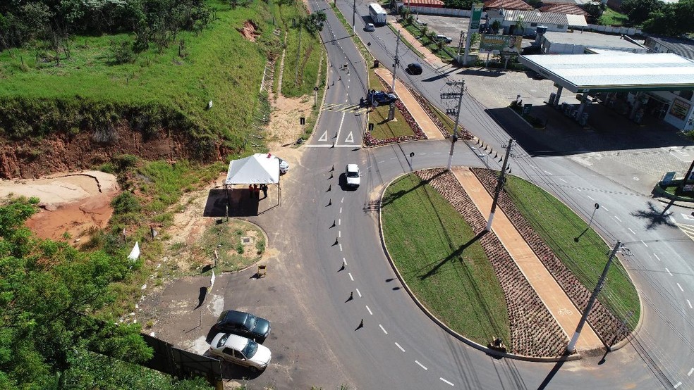 Equipes estão posicionadas nas entradas de Botucatu para fiscalização — Foto: Prefeitura de Botucatu/Divulgação