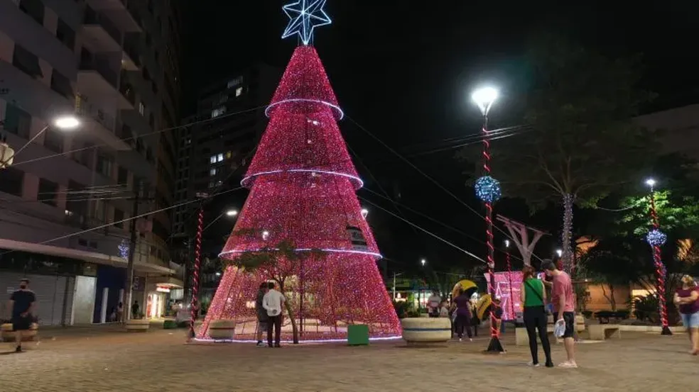 Prefeitura adia inauguração da decoração de Natal em Londrina; entenda |  Norte e Noroeste | G1