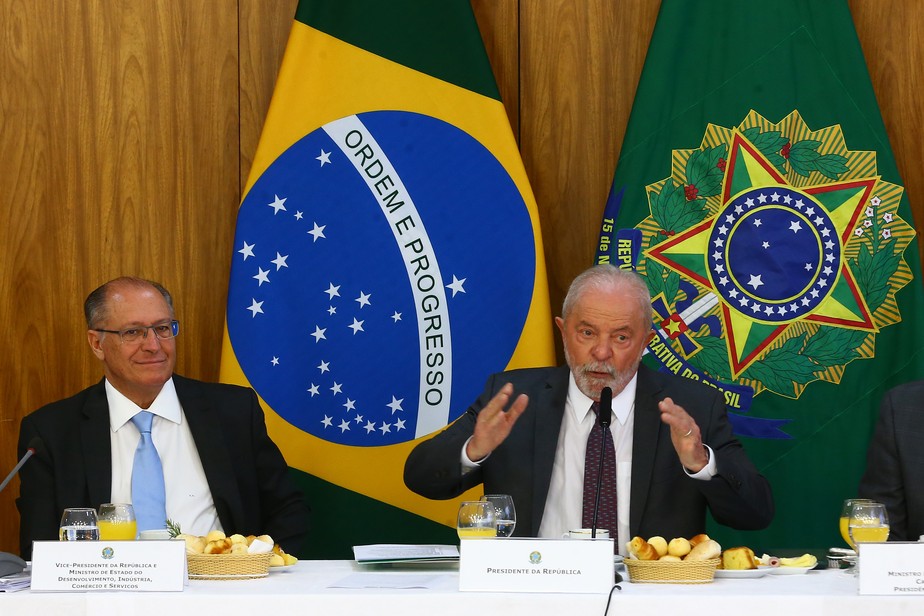Lula e Alckmin se reúnem no Palácio do Planalto com o Conselho Político