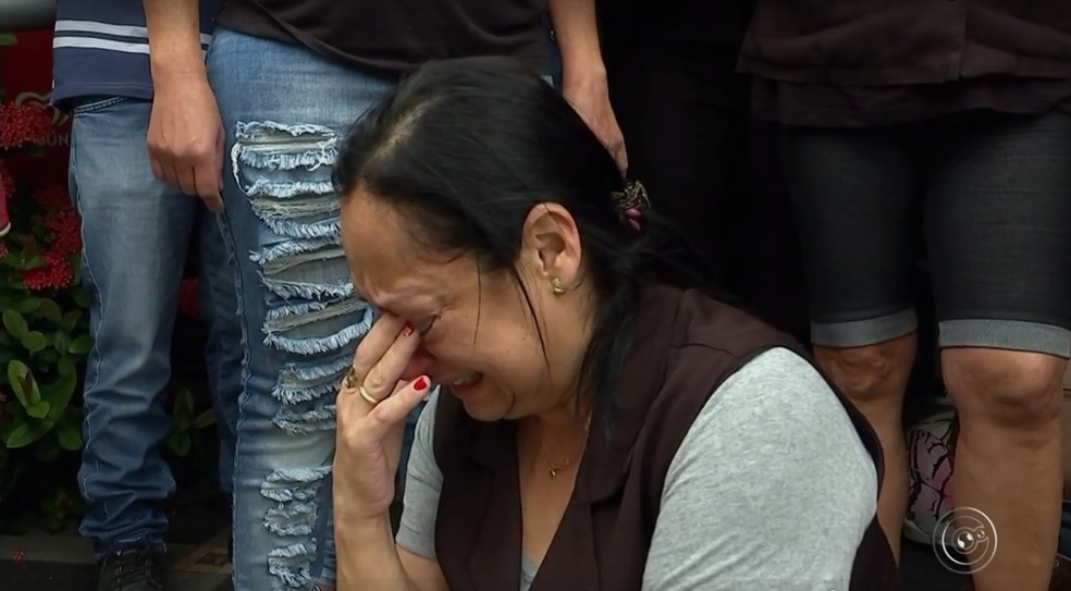 Funcionária da padaria passou mal ao saber da demissão (Foto: Reprodução/TV TEM)