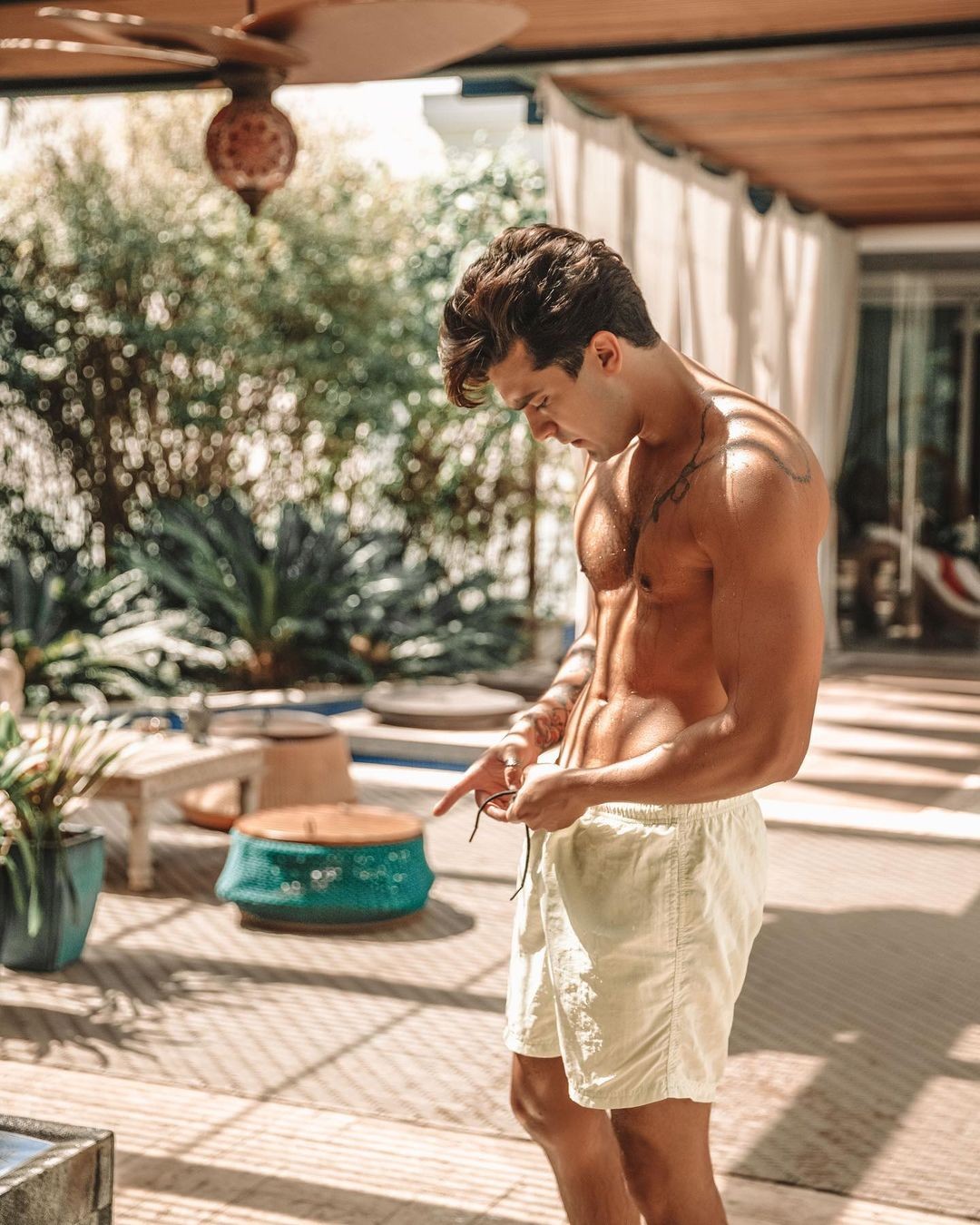 Luan Santana posa sem camisa no Instagram (Foto: Reprodução/Instagram)