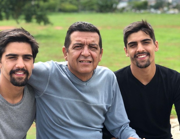 João Paulo Scalon e João Vitor, primos de Alok, fazem vaquinha na web para tratamento do pai (Foto: Reprodução/Instagram)