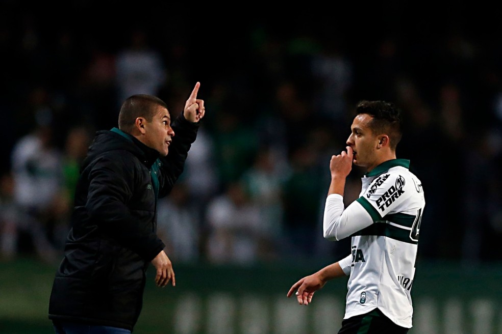 Louzer Lamenta Empate Mas Elogia Atuacao Do Coritiba Contra O Vitoria Coritiba Ge