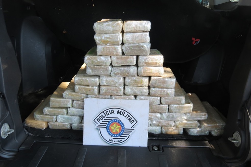 Tabletes de cocaína foram apreendidos em Dracena — Foto: Jorge Zanoni
