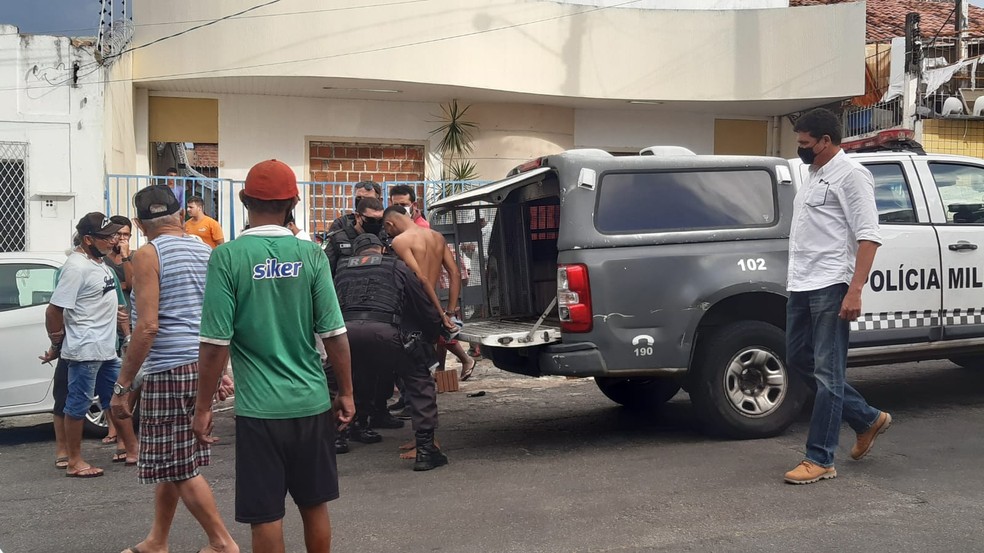 Homem esfaqueia mulher no bairro do Alecrim e é preso em Natal — Foto: Sérgio Henrique Santos/Inter TV Cabugi