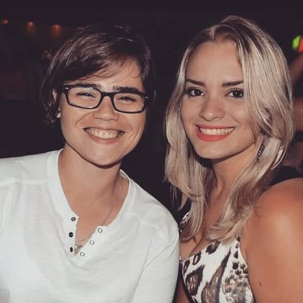 Enayle (direita) e NatalÃ­ (esquerda) estÃ£o juntas hÃ¡ trÃªs anos e tem brigadeiria em Resende (Foto: DivulgaÃ§Ã£o/Redes Sociais)