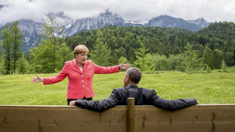 Merkel e o ex-presidente americano Barack Obama: imagem internacional da chanceler se consolidou como a de líder forte — Foto: MICHAEL KAPPELER/REUTERS