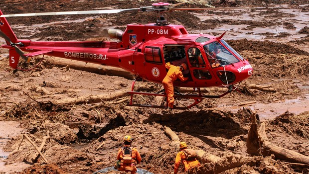 Bombeiros trabalham em resgate das vítimas de Brumadinho (Foto: Rodney Costa/picture alliance via Getty Images)