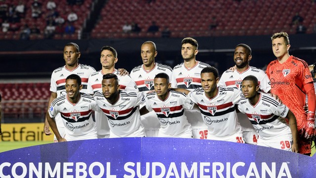 Time do São Paulo antes de jogo contra o Ayacucho