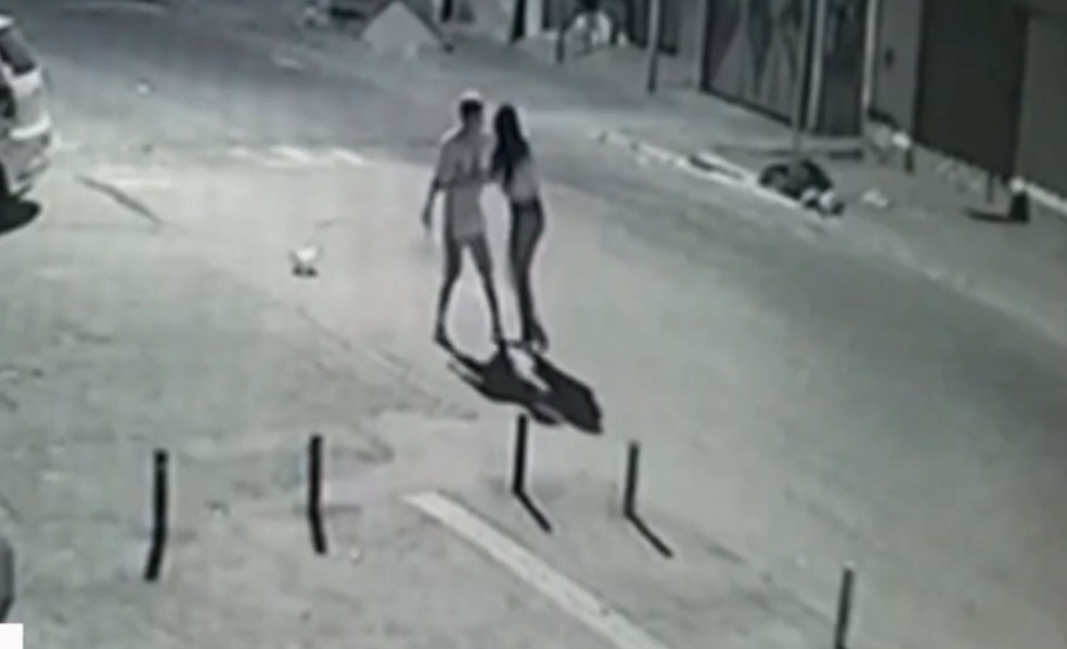 Imagens mostram quando jovem mata ex-namorada — Foto: Reprodução/TV Anhanguera
