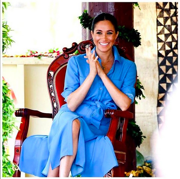 A foto compartilhada pelos assessores do Príncipe Harry e da atriz e duquesa Meghan Markle para celebrar o aniversário de 38 anos da ex-estrela da série Suits (Foto: Instagram)