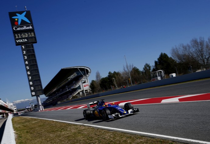 Felipe Nasr em ação nos testes de pré-temporada da Fórmula 1 em Barcelona (Foto: EFE)