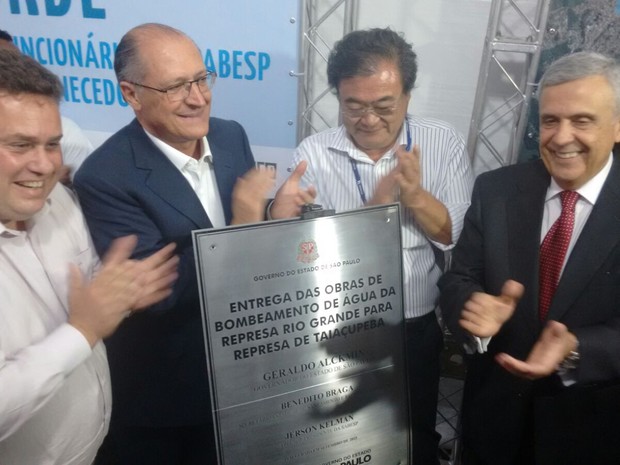 Alckmin e secretário Benedito Braga inauguram obra de interligação (Foto: Roney Domingos/G1)