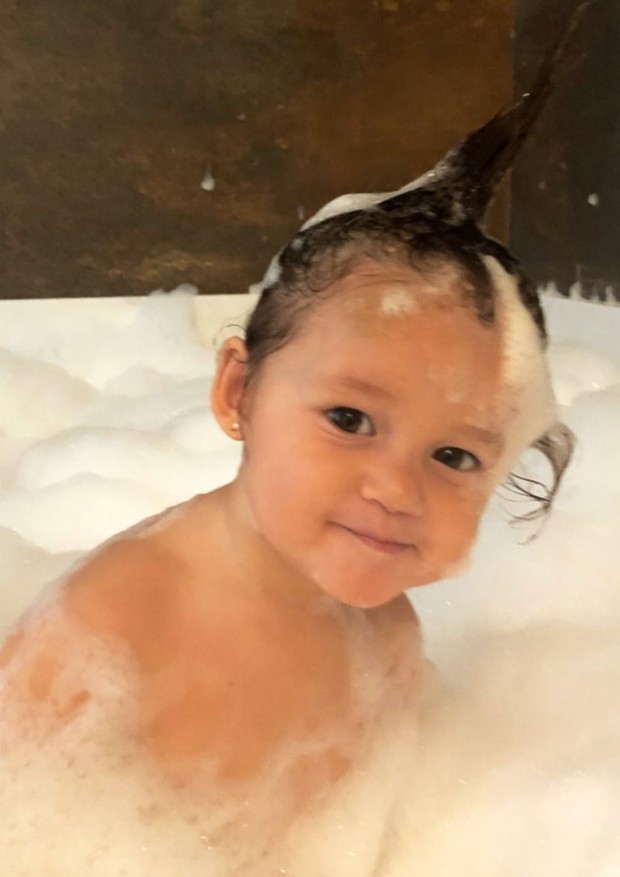 Madalena Encanta Com Penteado Divertido Em Banho De Espuma Vogue Gente