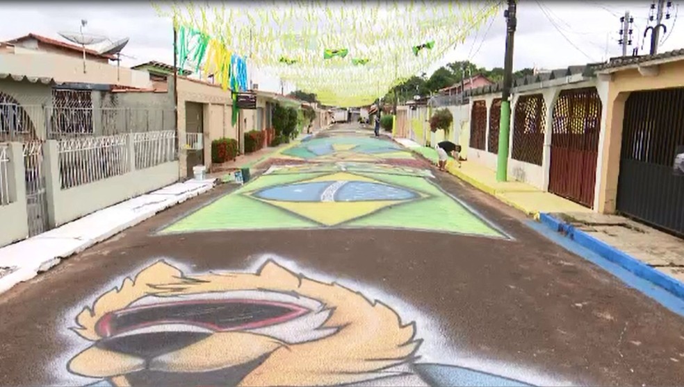 Desenhos, bandeiras e muito verde amarelo enfeitam rua de Rio Branco (Foto: Reprodução/Rede Amazônica Acre )