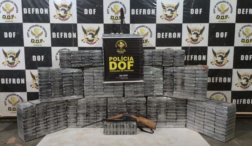 Tabletes de cocaína pesaram 494,3 quilos  Foto: DOF/Divulgação