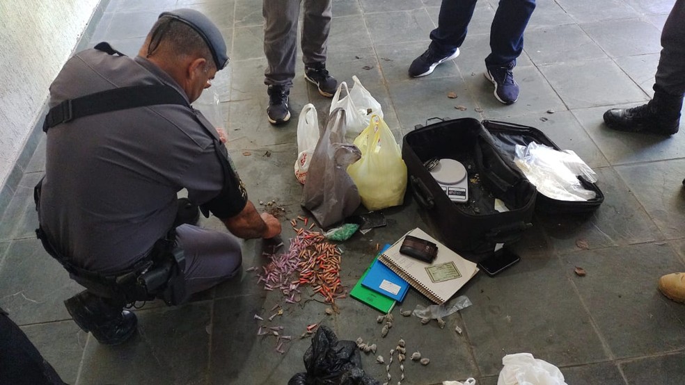 Foram apreendidos vários materiais relacionados ao tráfico — Foto: Divulgação/Polícia Civil