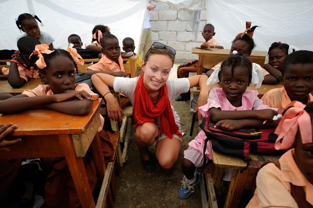 A atriz no Haiti em 2012 (Foto: Getty Images)