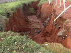 Chuva causa enxurrada e rachaduras em casas de Aparecida de Goiânia