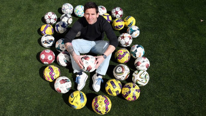 Messi Barcelona bolas hat-tricks (Foto: Reprodução / Site Oficial)