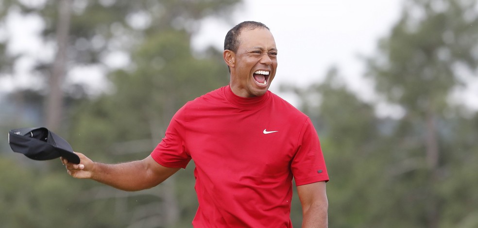 Tiger Woods vencer 5º título Master na carreira — Foto: EFE/EPA/ERIK S. LESSER