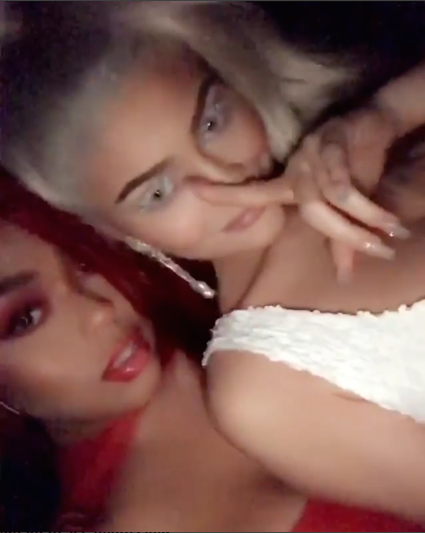 A socialite Kylie Jenner com uma amiga em uma festa de Halloween (Foto: Instagram)