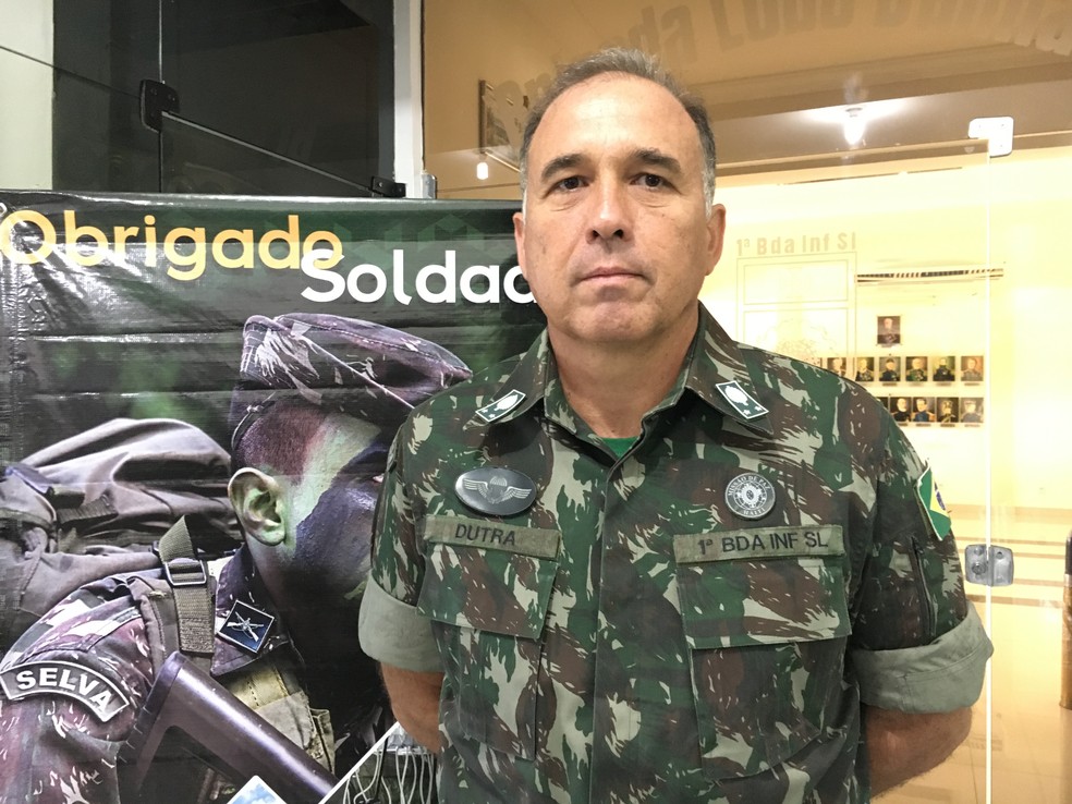 General Henrique Dutra, comandante da 1ª Brigada de Infantaria de Selva, diz que reforço foi enviado à fronteira na terça-feira (8) (Foto: Emily Costa/G1 RR)