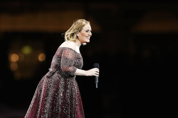 A cantora Adele durante seu show em Sidney (Foto: Getty Images)