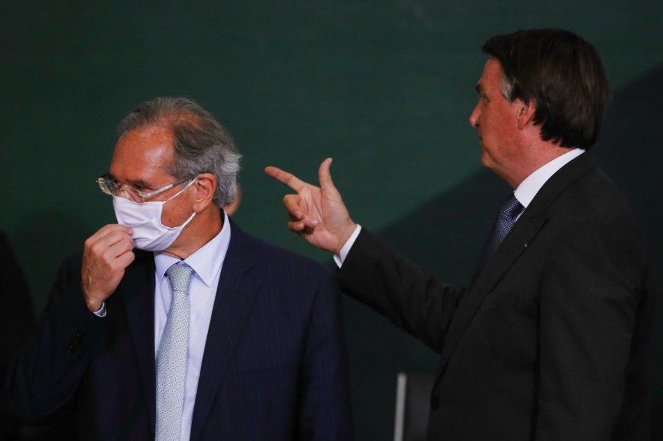 O presidente Jair Bolsonaro e o ministro Paulo Guedes, durante o lançamento do Plano Nacional de Crescimento Verde, em Brasília. 