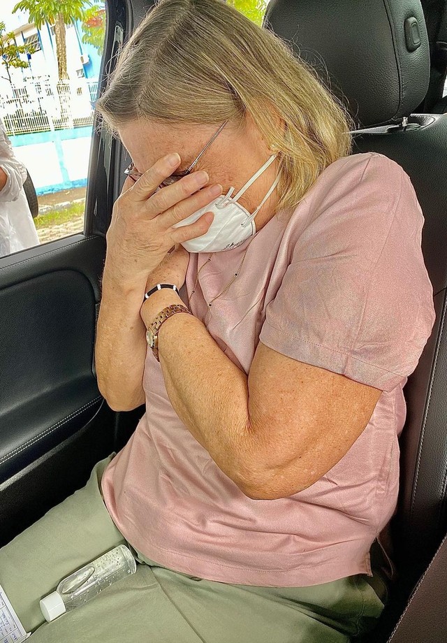 Carol Trentini divide emoção da mãe ao tomar vacina contra a Covid-19 (Foto: Reprodução/Instagram)