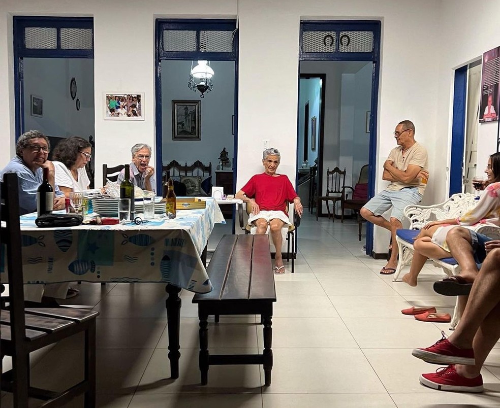 Caetano Veloso visita familiares em Santo Amaro — Foto: Reprodução/Redes Sociais