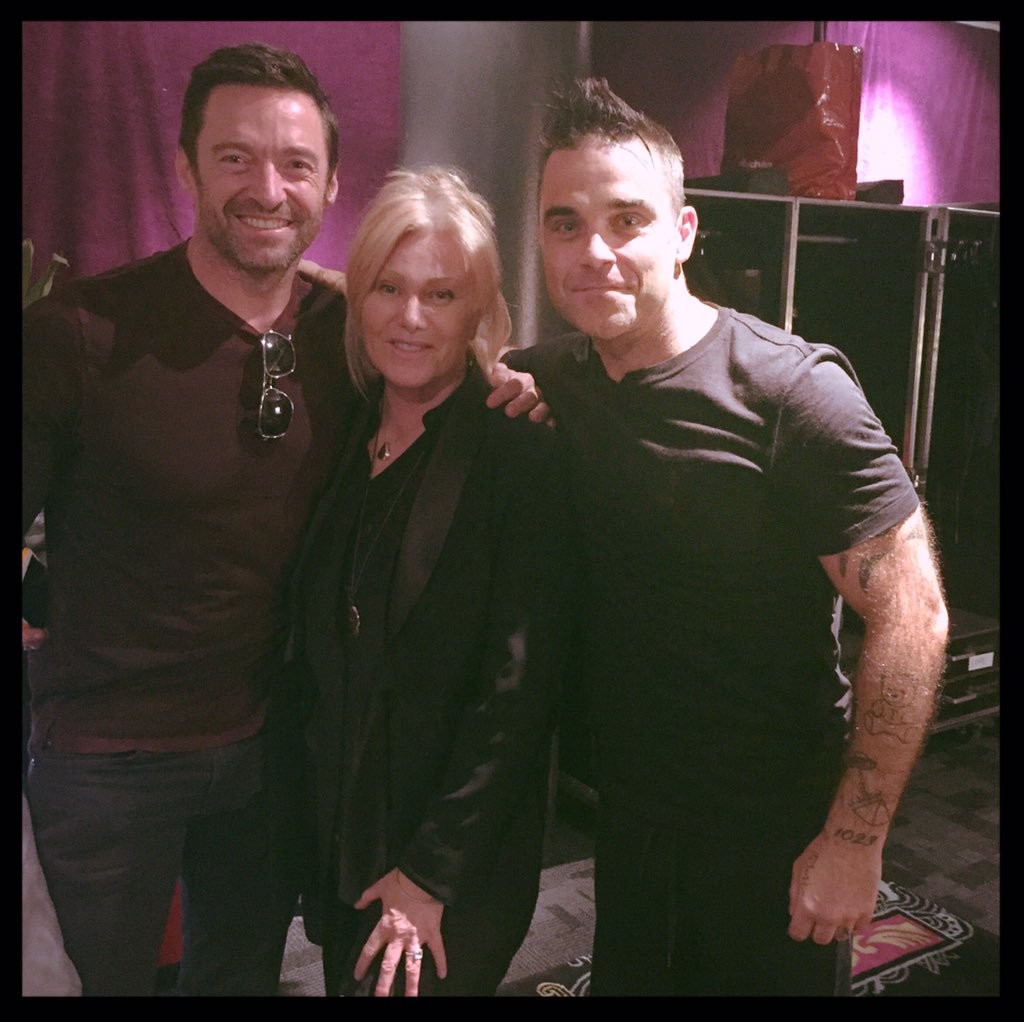 Foto compartilhada por Hugh Jackman com a esposa Deborra e o cantor Robbie Williams (Foto: Instagram)