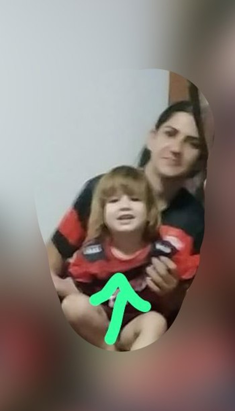 A mãe ficou em estado de choque ao ver filho ser morto — Foto: Redes socais
