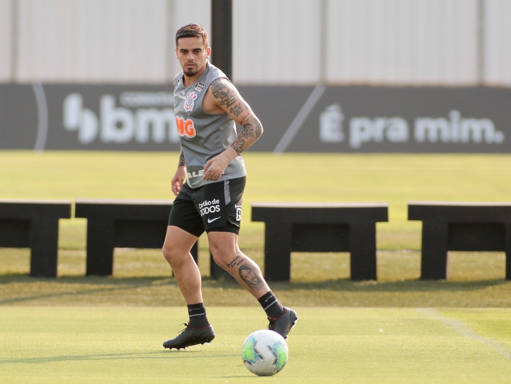 Fagner volta, e Coelho deve promover mais mudanças no time