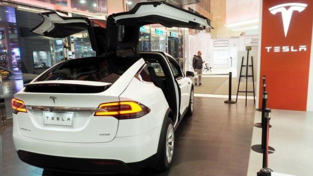 A Tesla vai demitir 3 mil funcionários (Foto: EPA via BBC)