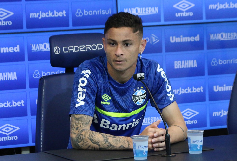 “Nada mais justo”; Diogo Barbosa se rende a Renato Portaluppi e faz promessa ao treinador