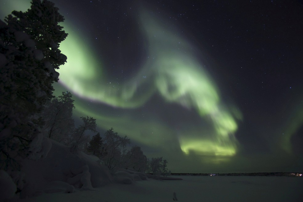 Aurora Boreal ilumina o céu da região da Lapônia, em Inari, na Finlândia — Foto: Lehtikuva/Irene Stachon/Reuters
