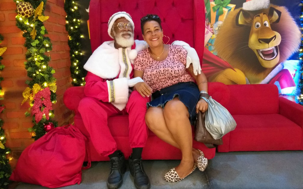 Isabel posou com o Papai Noel durante visita ao shopping  — Foto: Alan Oliveira/G1