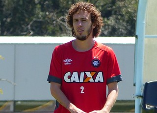 Sem negócio com Galhardo, Grêmio não descarta laterais experientes