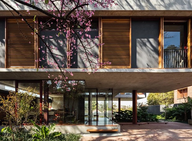 Casa Villa Lobos, Una Arquitetos - Concreto e madeira, se misturam à natureza (Foto: Nelson Kon/ Reprodução)